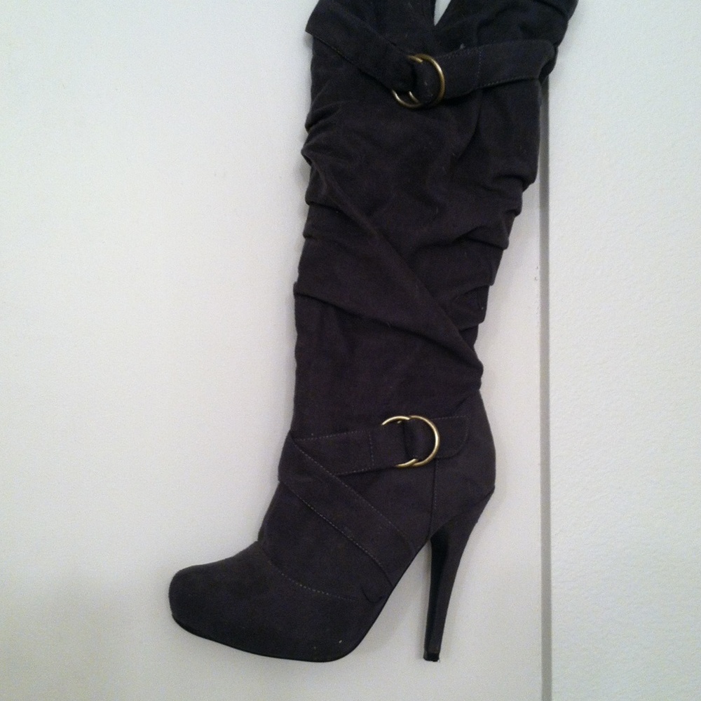 Dark Grey Boots 💕